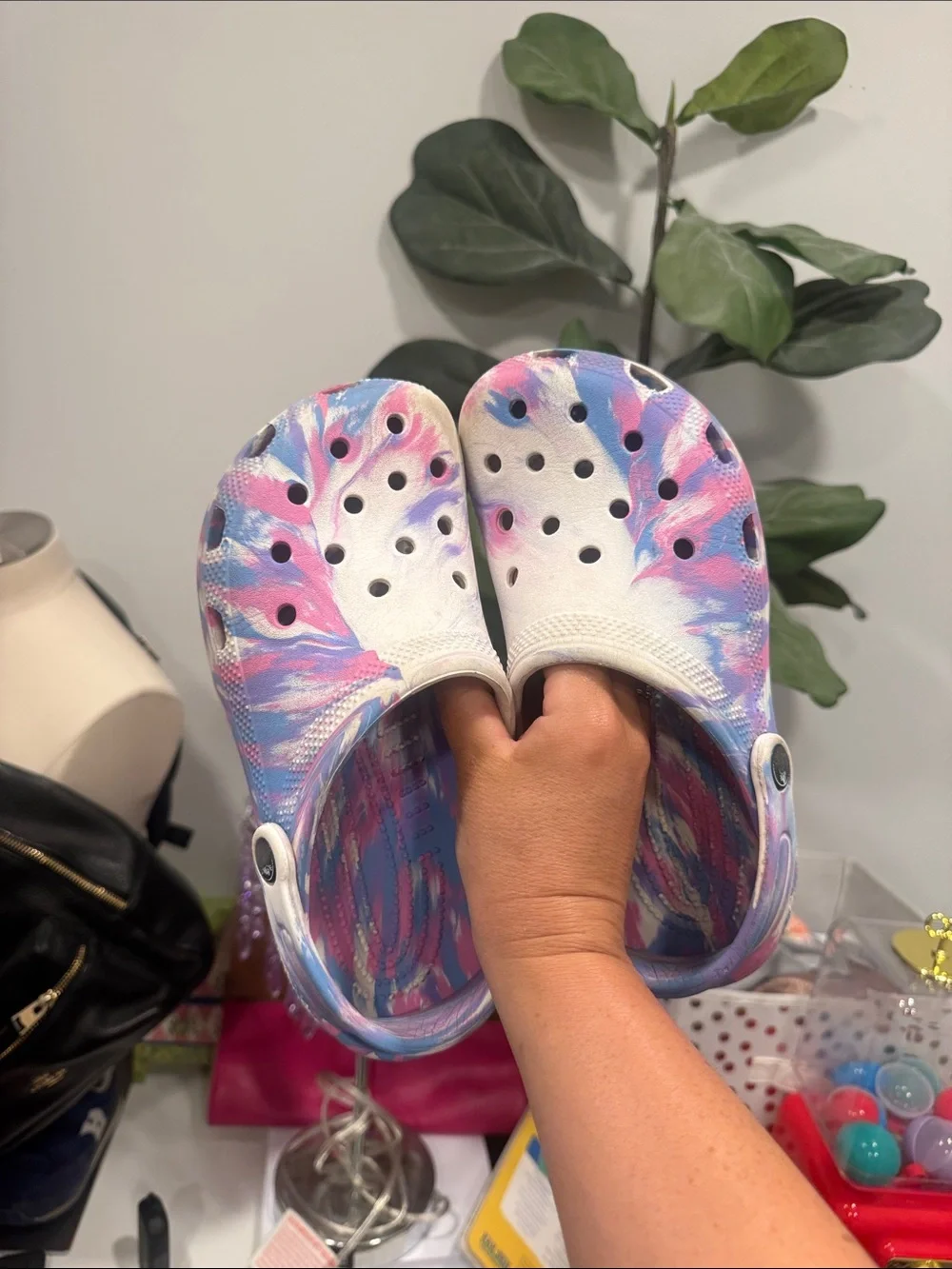 Crocs size J6 Kids Tie-Dye Comfort Clogs - Pink & Blue